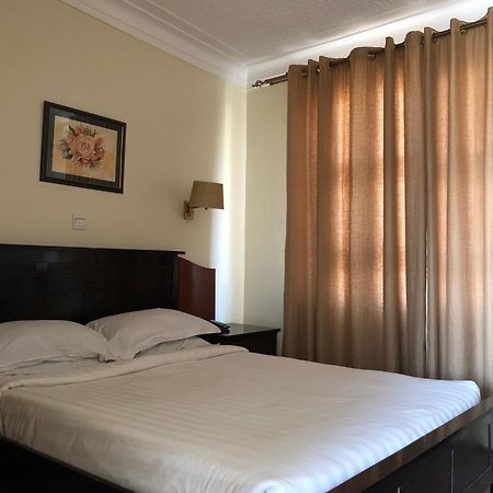 Shangri-La Hotel Muyenga Bugolobi Екстер'єр фото