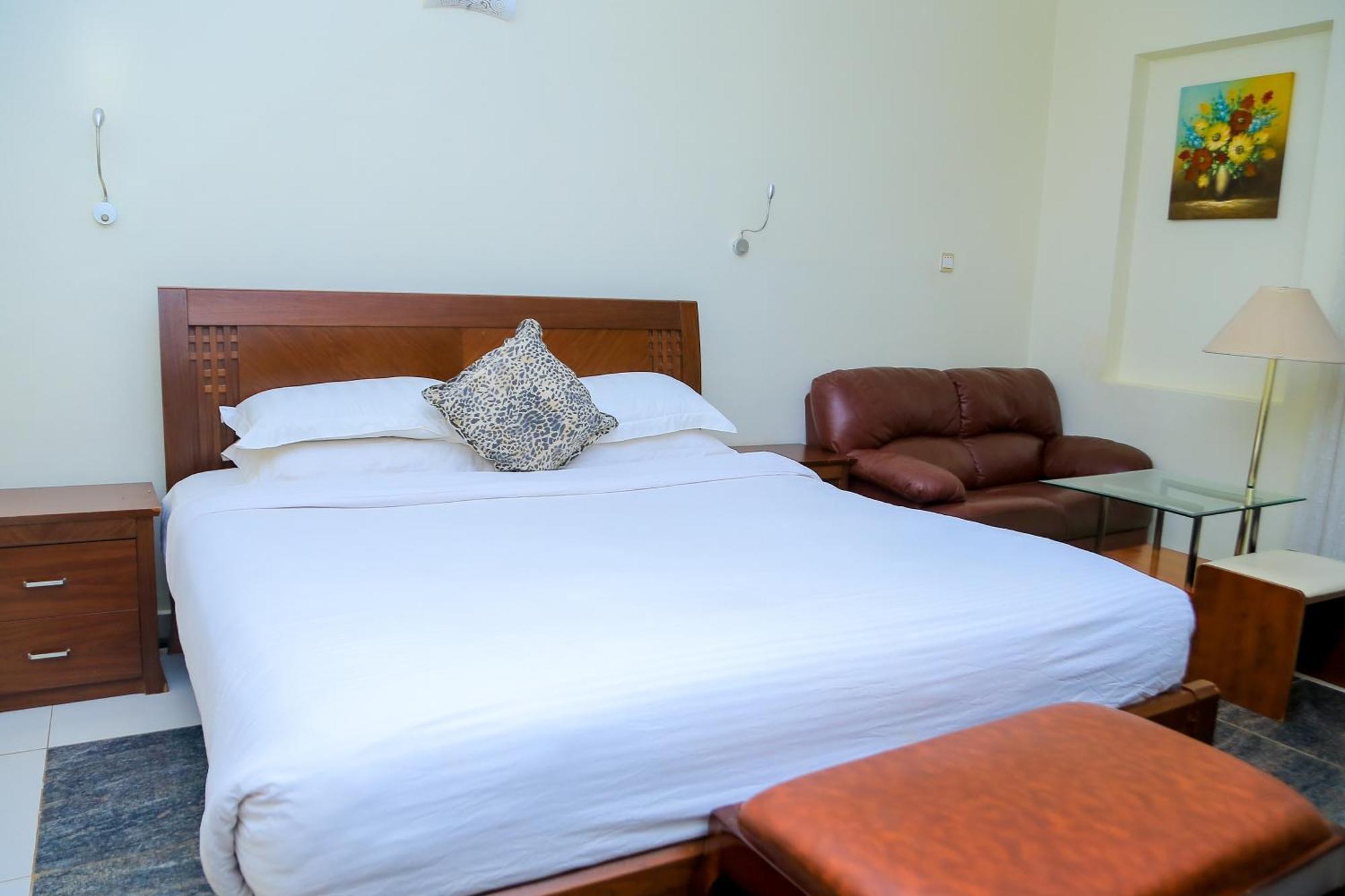 Shangri-La Hotel Muyenga Bugolobi Екстер'єр фото