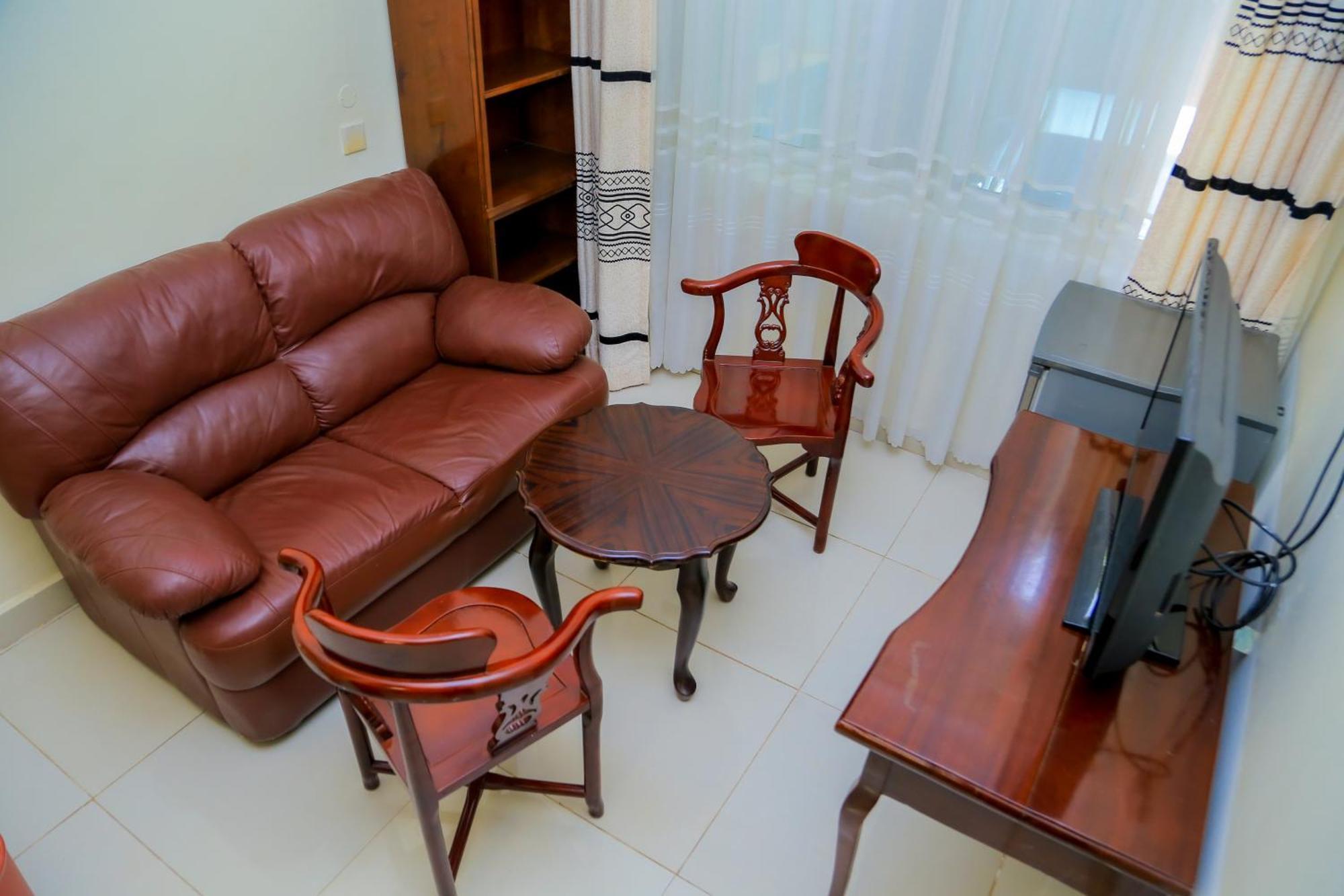 Shangri-La Hotel Muyenga Bugolobi Екстер'єр фото