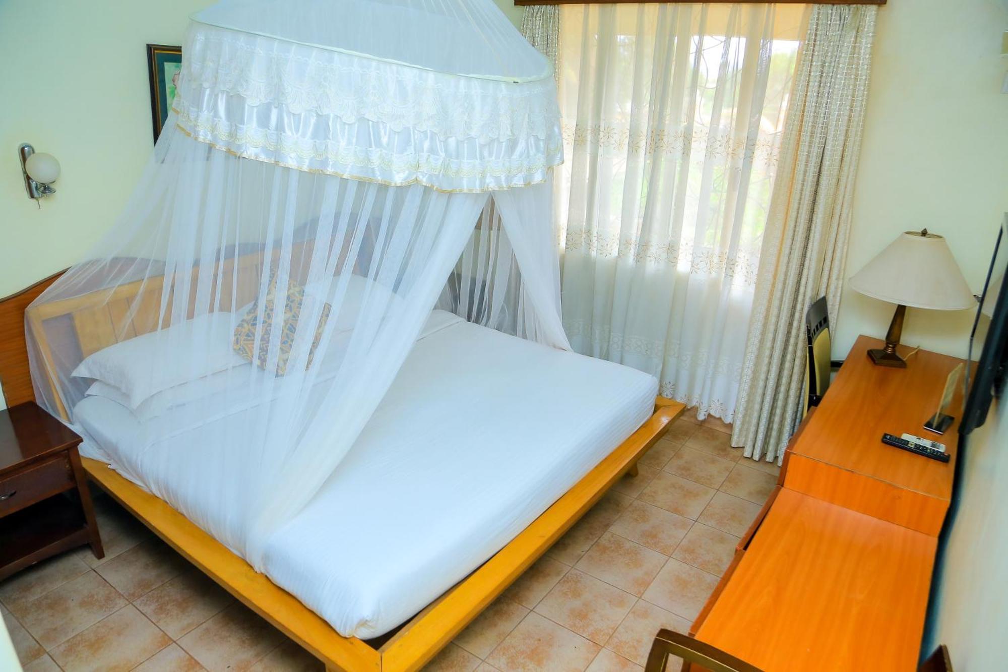 Shangri-La Hotel Muyenga Bugolobi Екстер'єр фото