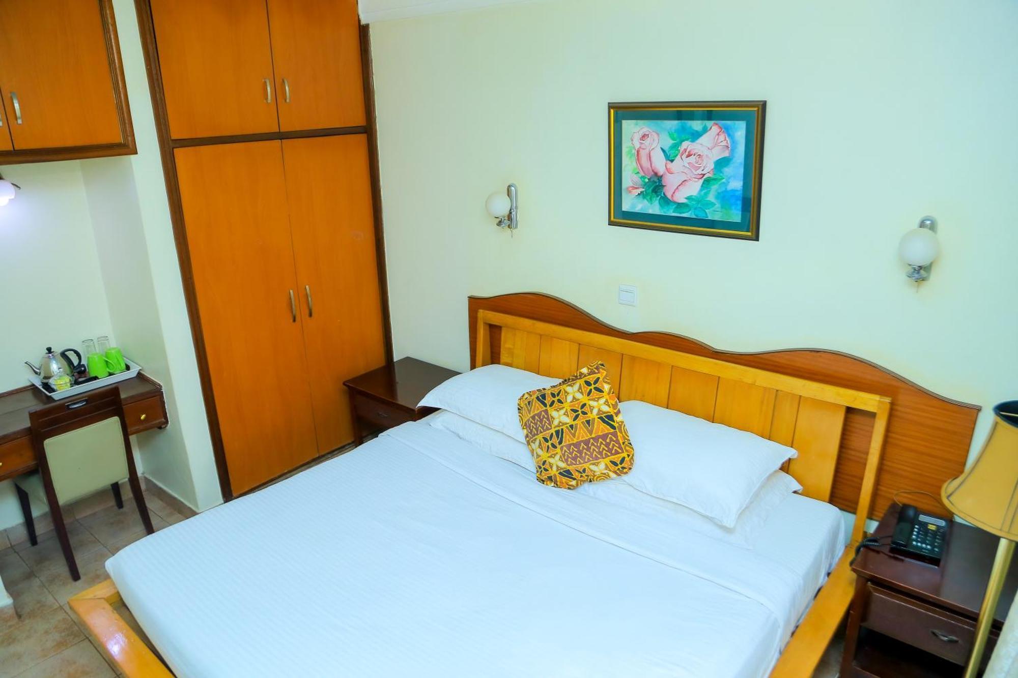 Shangri-La Hotel Muyenga Bugolobi Екстер'єр фото