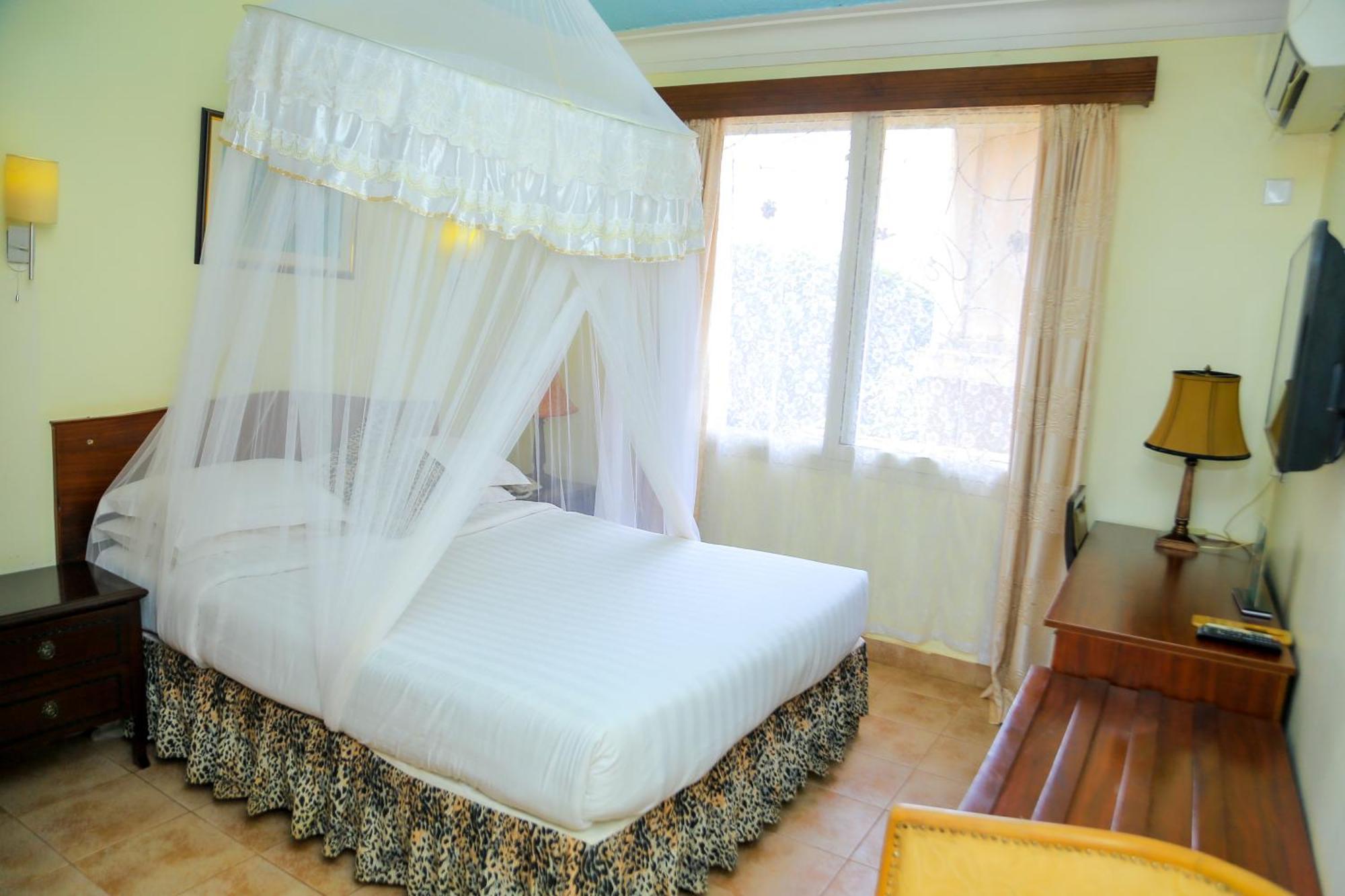 Shangri-La Hotel Muyenga Bugolobi Екстер'єр фото