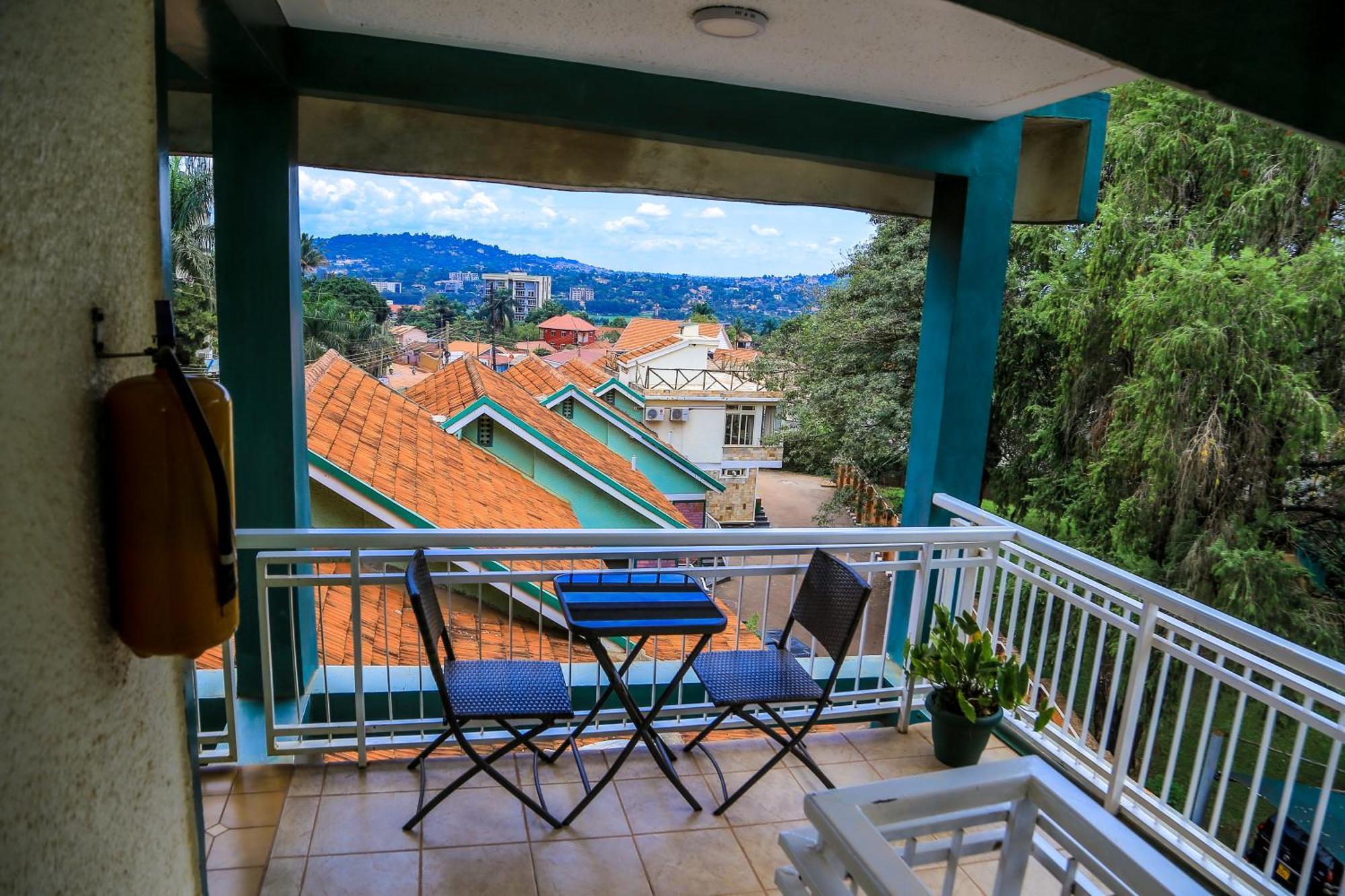 Shangri-La Hotel Muyenga Bugolobi Екстер'єр фото