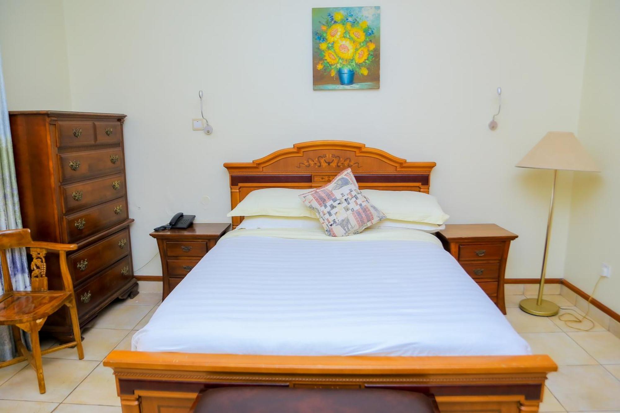 Shangri-La Hotel Muyenga Bugolobi Екстер'єр фото