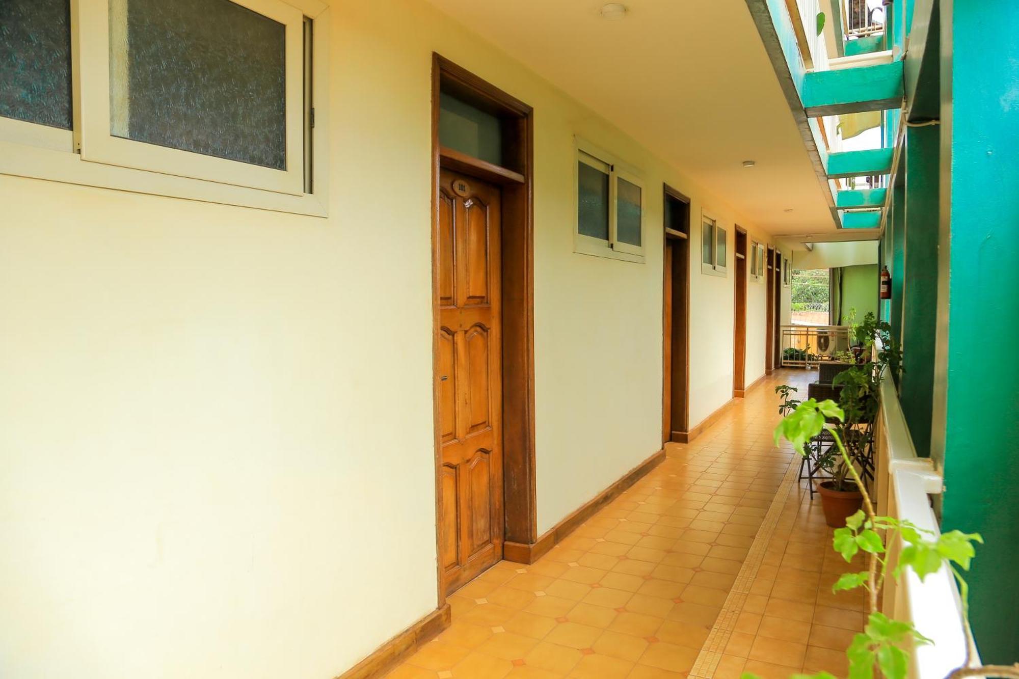 Shangri-La Hotel Muyenga Bugolobi Екстер'єр фото