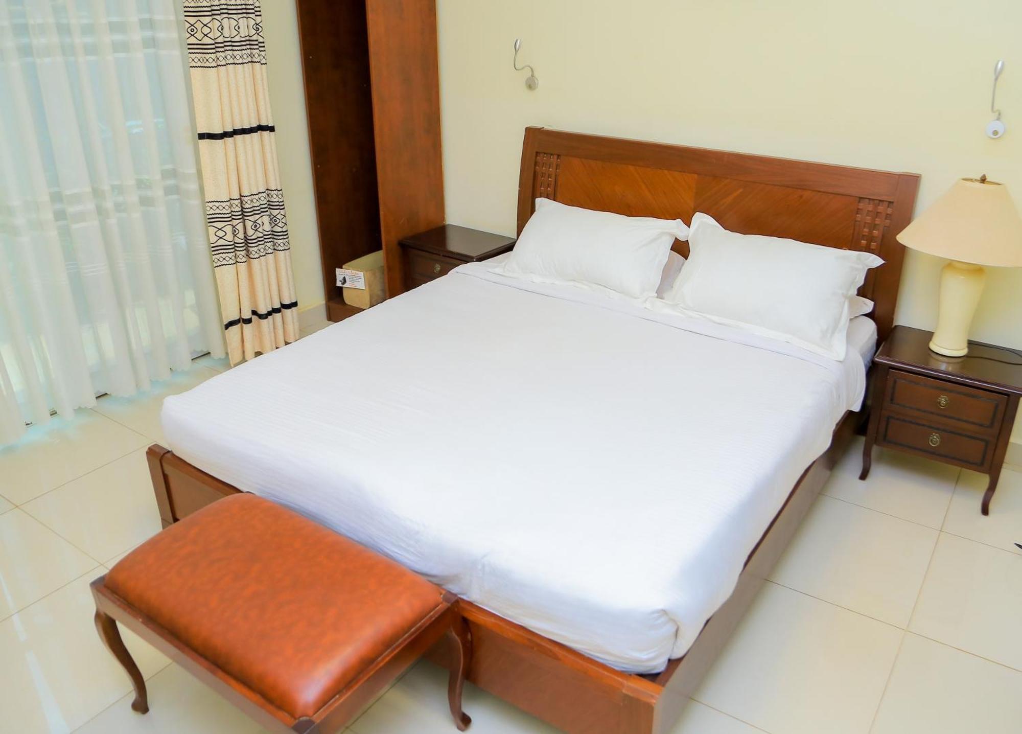 Shangri-La Hotel Muyenga Bugolobi Екстер'єр фото