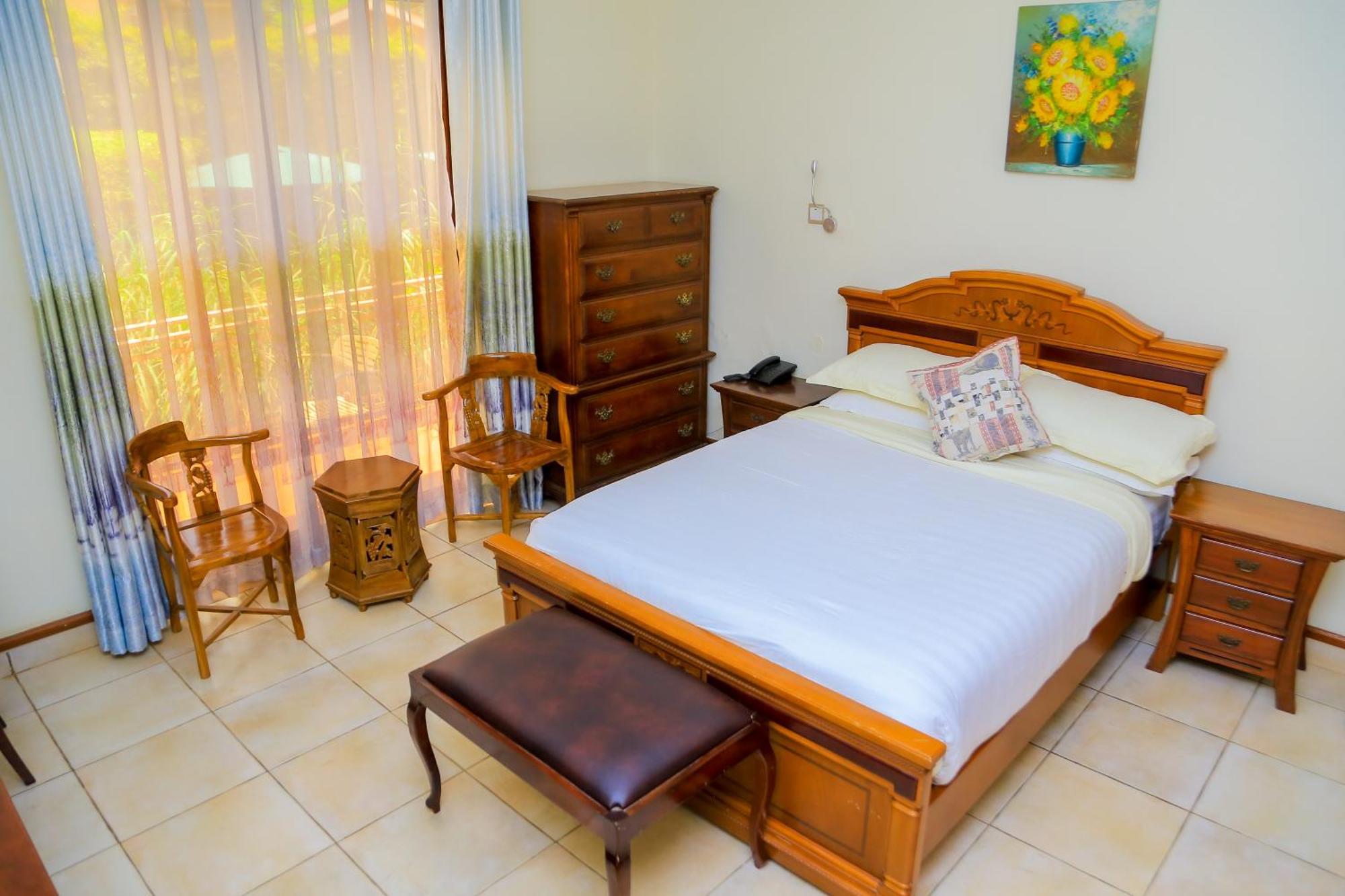 Shangri-La Hotel Muyenga Bugolobi Екстер'єр фото
