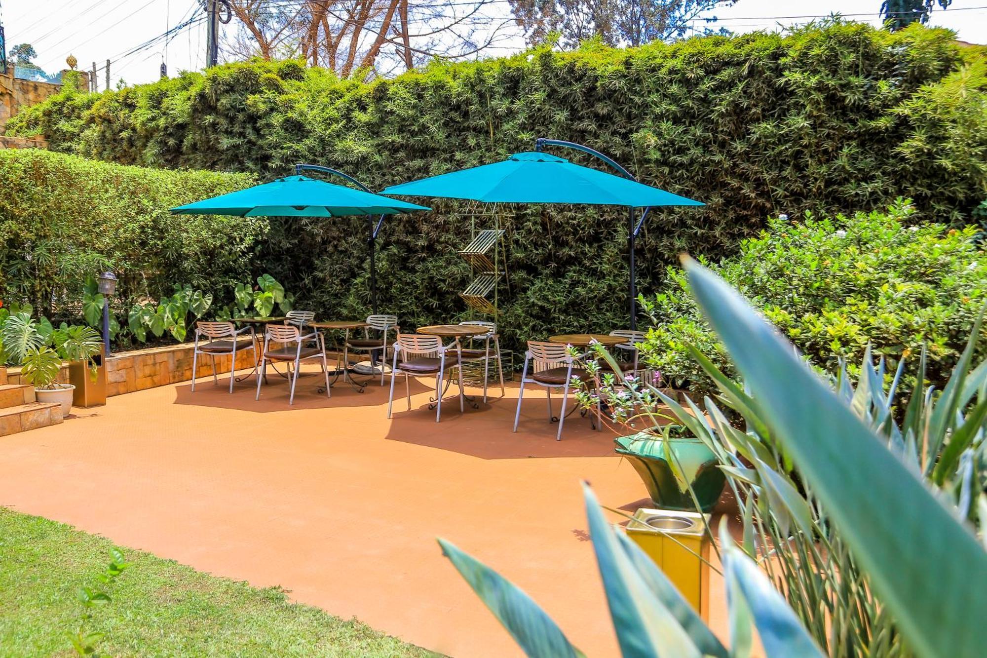 Shangri-La Hotel Muyenga Bugolobi Екстер'єр фото