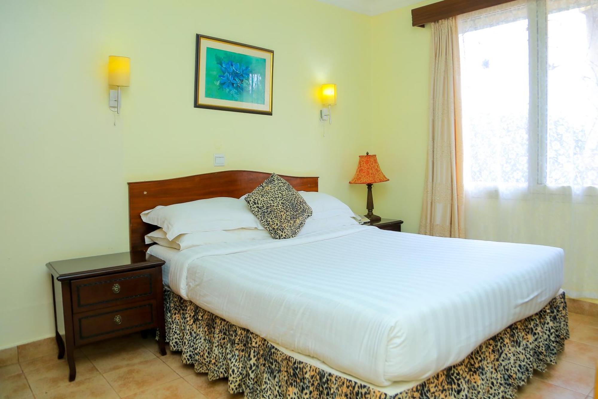 Shangri-La Hotel Muyenga Bugolobi Екстер'єр фото