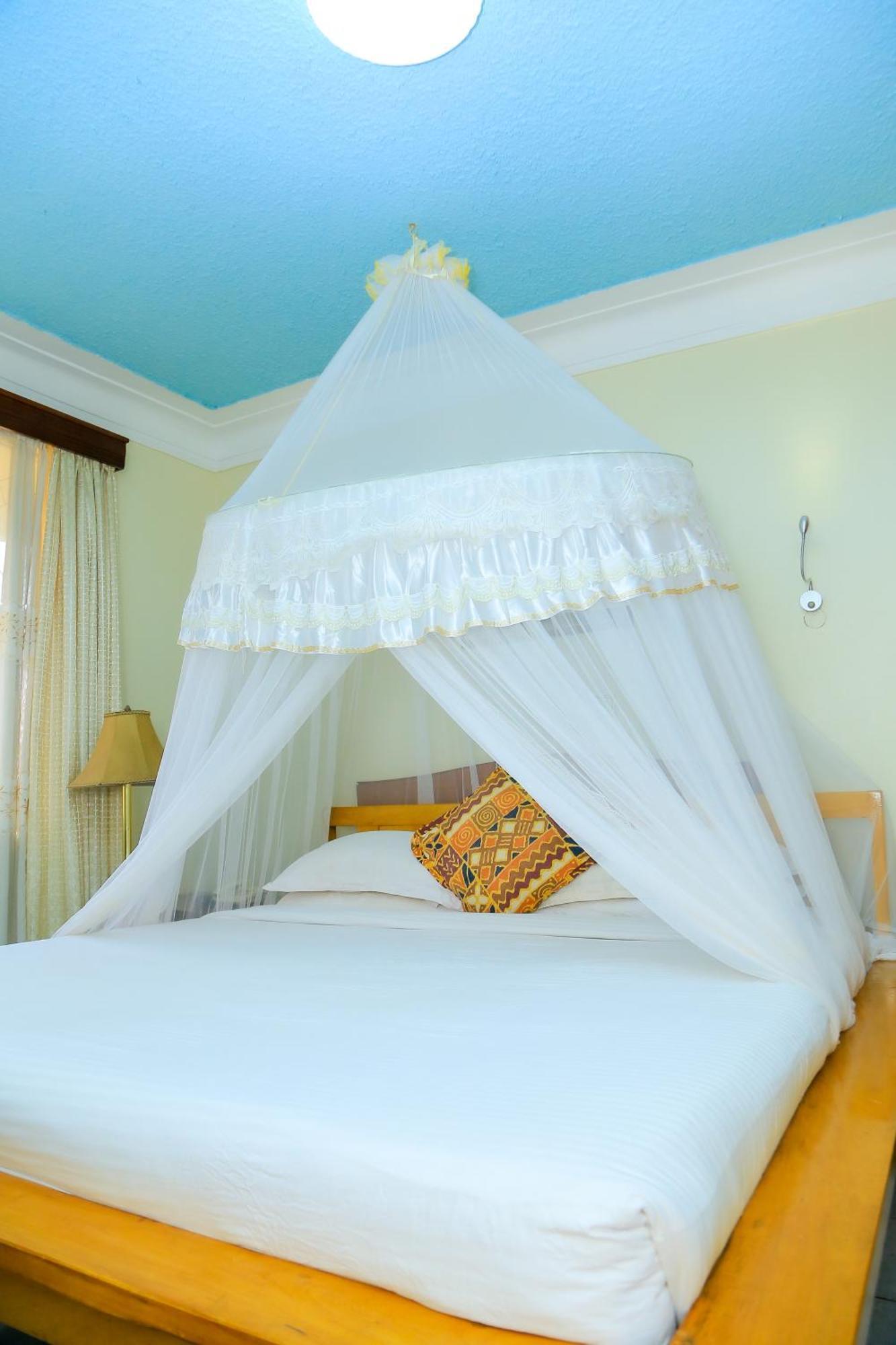 Shangri-La Hotel Muyenga Bugolobi Екстер'єр фото