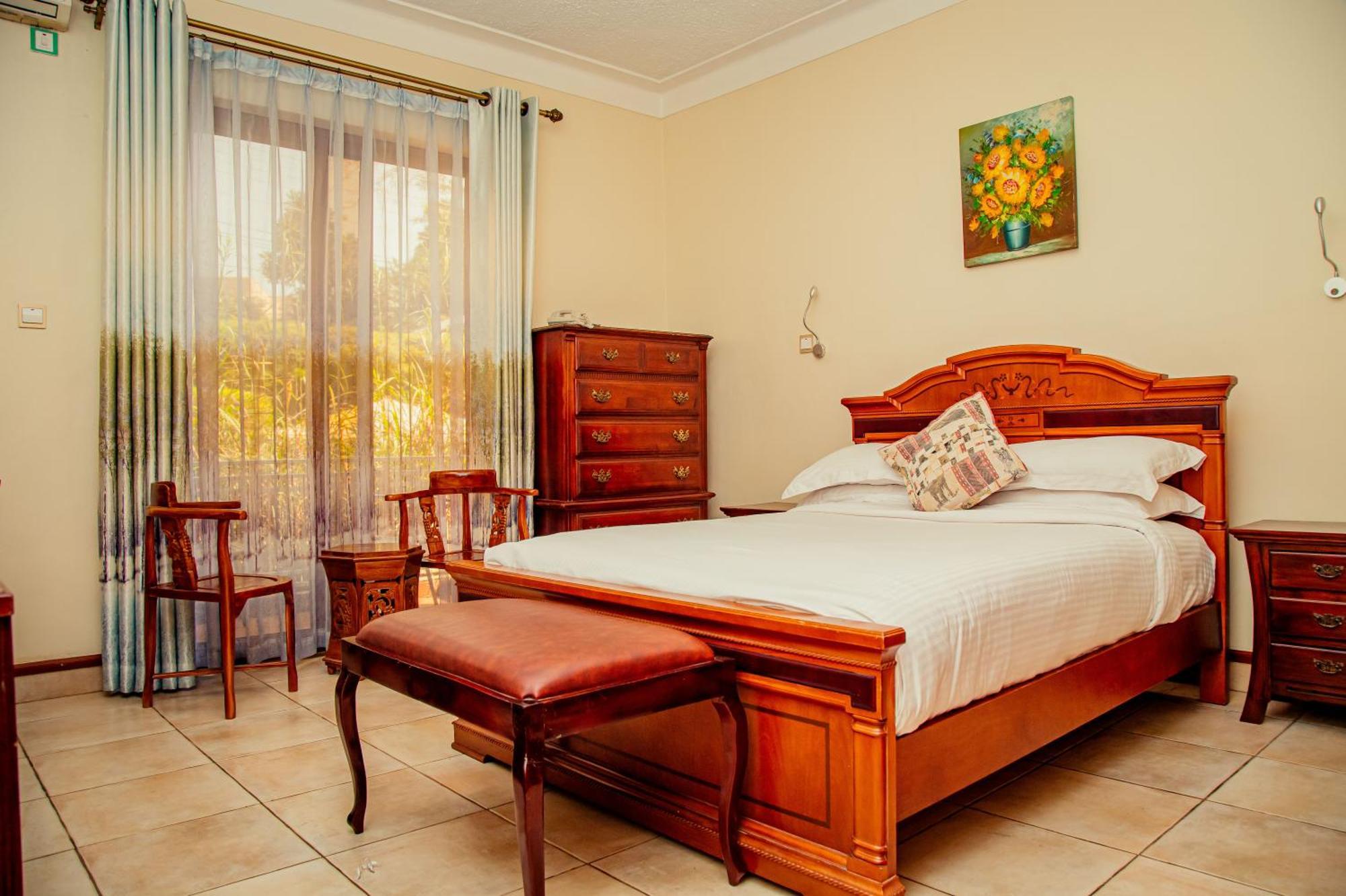 Shangri-La Hotel Muyenga Bugolobi Екстер'єр фото
