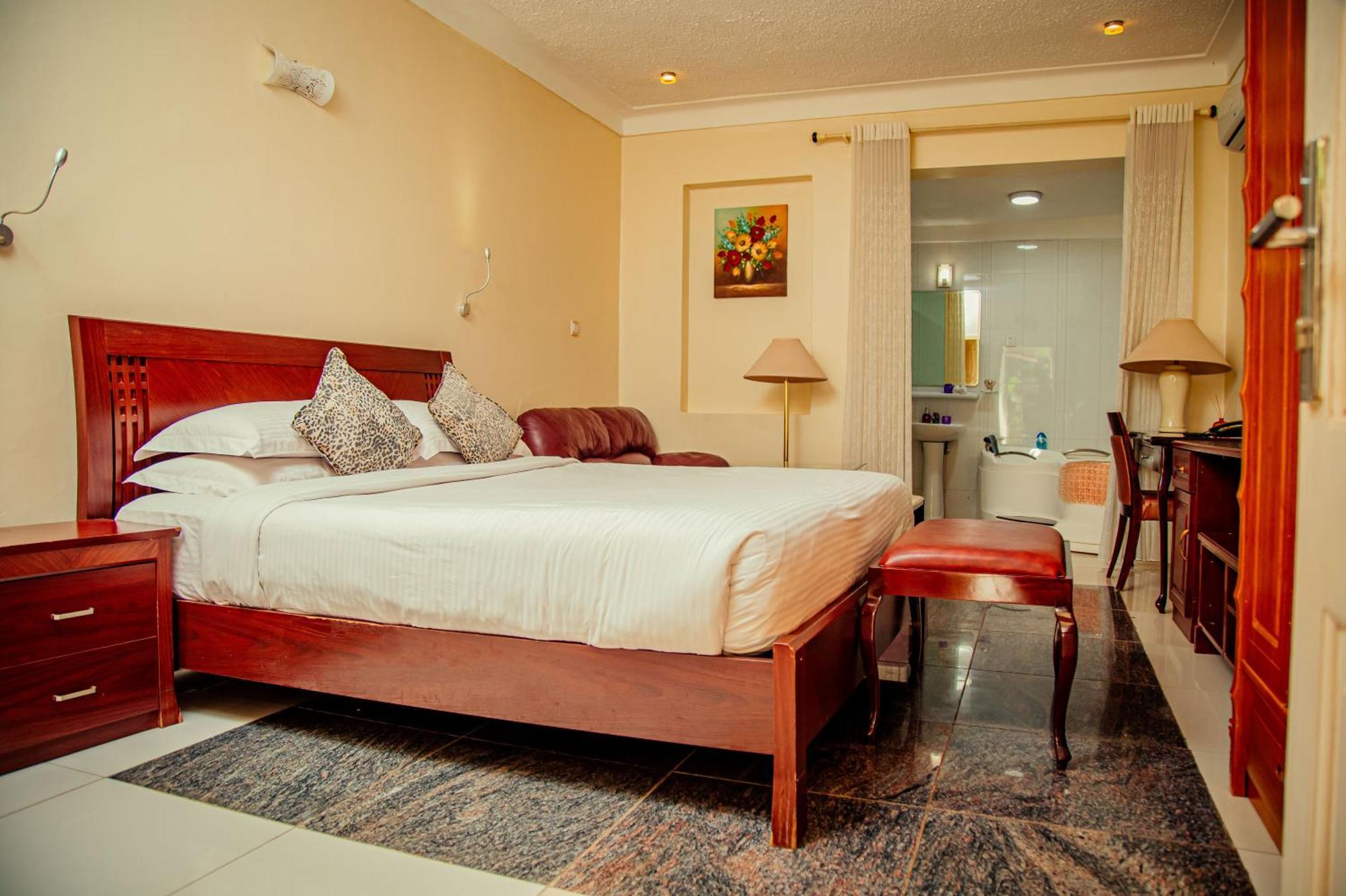 Shangri-La Hotel Muyenga Bugolobi Екстер'єр фото